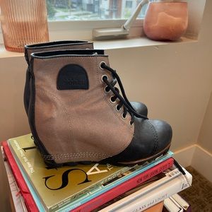 Sorel Joan of Arctic Wedge Bootie Size 9